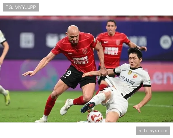 中超双雄争霸:谁将问鼎冠军巩固霸主地位? 中超双雄争霸:谁将问鼎冠军巩固霸主地位?