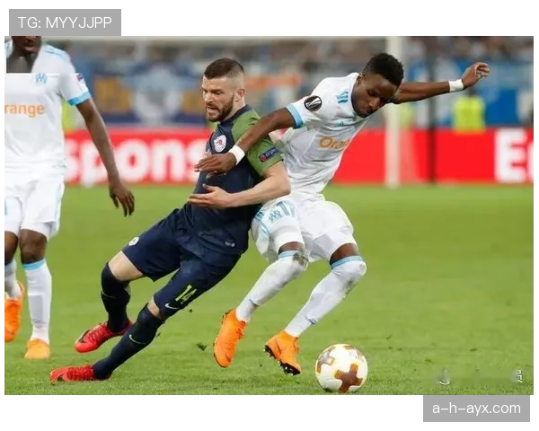 法兰克福防线再度稳固,球队迎战新挑战展现出持续提升的竞争力 法兰克福防线再度稳固,球队迎战新挑战展现出持续提升的竞争力